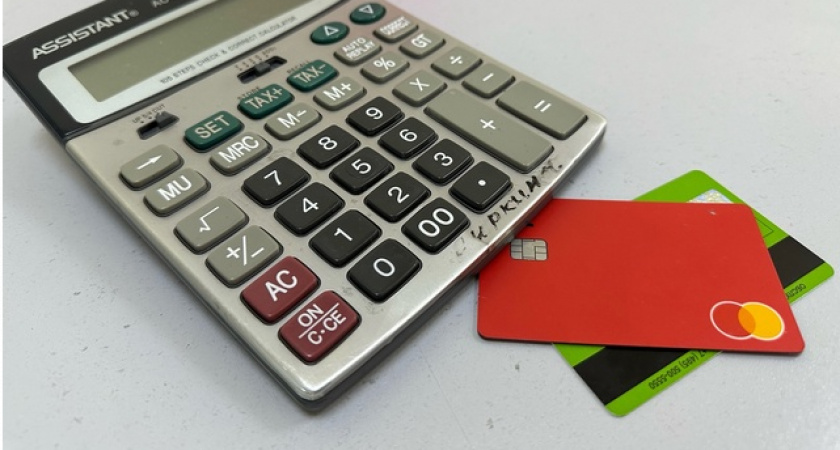 Деньги спишут в пользу банка в один клик — владельцев банковских карт предупредили: с 20 мая ждёт неприятный сюрприз