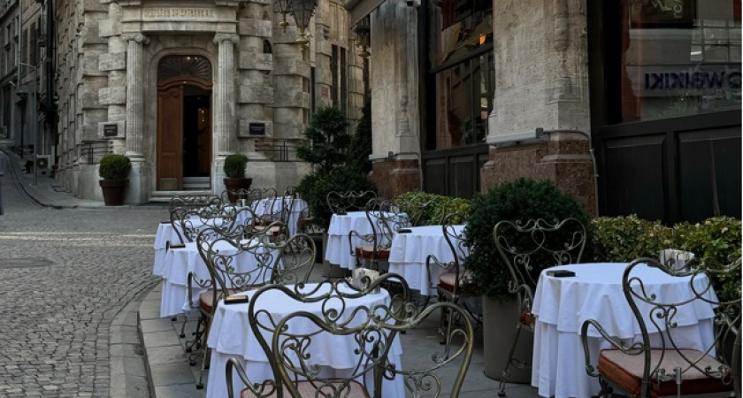 «Кормили блинами с тухлятиной»: россиянка оставила честный отзыв об отдыхе в Турции 