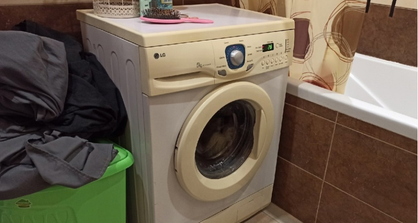 Стиральная машинка больше не прыгает по ванной: делюсь одной хитростью — научил бывалый сантехник  