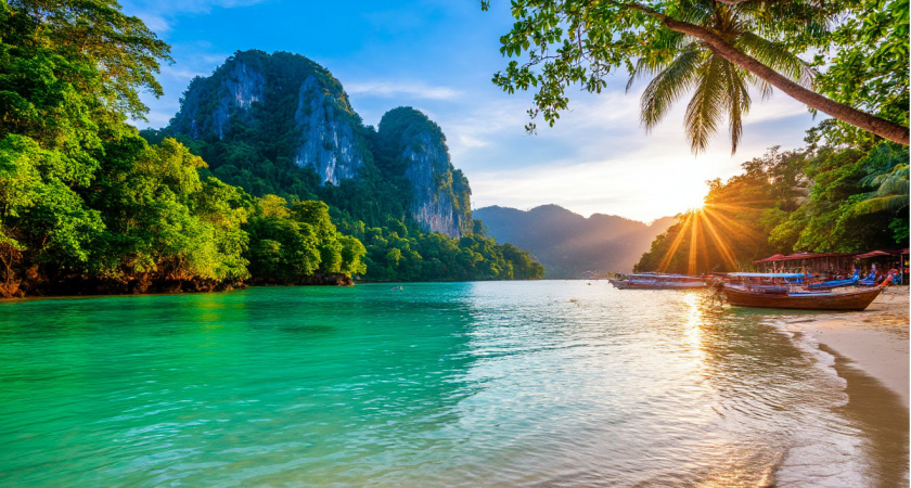 «Дешевле даже, чем отдых в Сочи, а как здесь любят русских»: туроператоры массово предлагают новый курорт — летим всей семьёй уже в июне