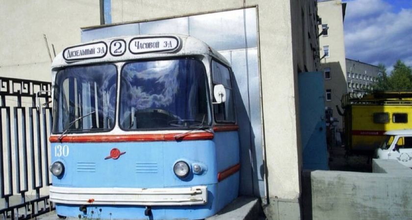 Кому помешал памятник троллейбусу ЗИУ-5? 