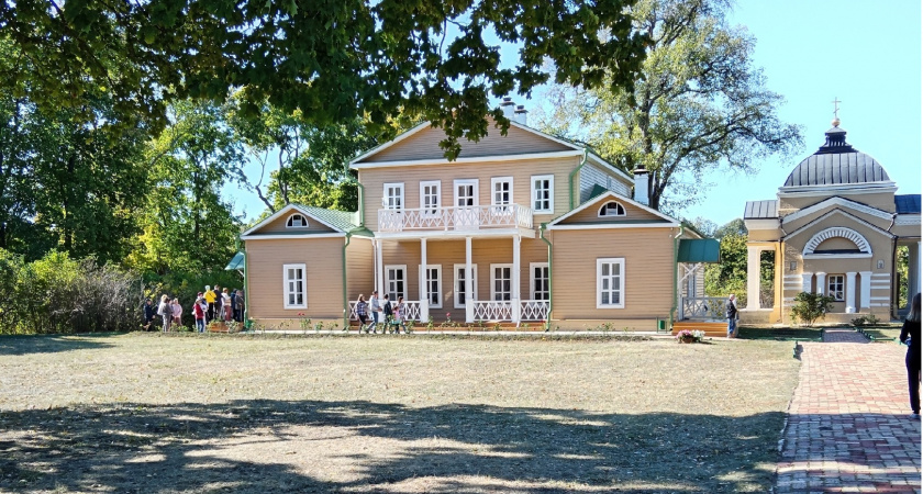 Вадим Супиков помог пензенским библиотекарям посетить «Тарханы»