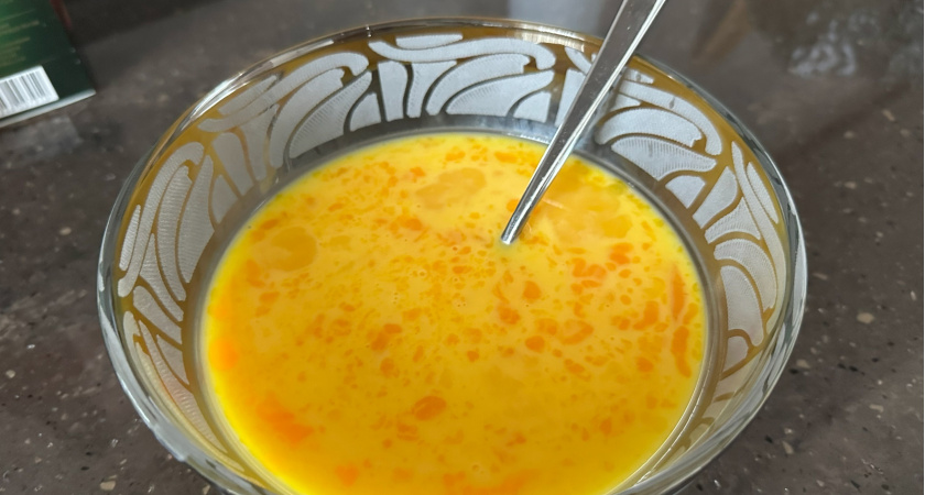 Повар из 5-звёздочного отеля подсказал секрет пышного омлета: получается нежный, как весеннее облачно, — есть одна хитрость 