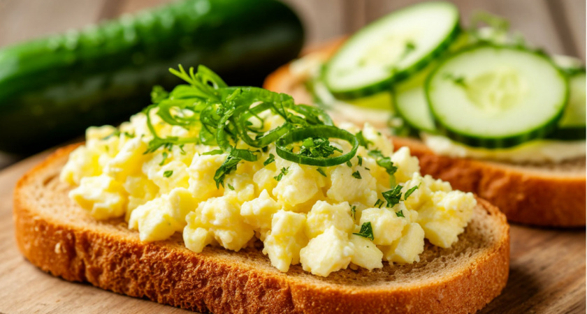 Два продукта на тёрку — и на завтрак сытная намазка на хлеб: вкуснее всяких каш и яичницы