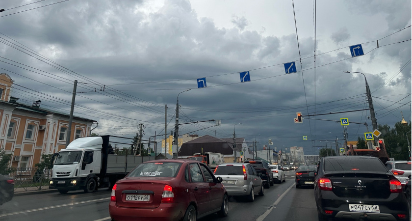 В Пензе спасатели помогли пострадавшим в ДТП на ул. Центральной