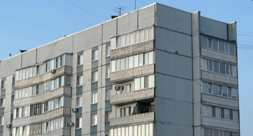 В Каменке 2-летняя девочка выпала из окна пятого этажа