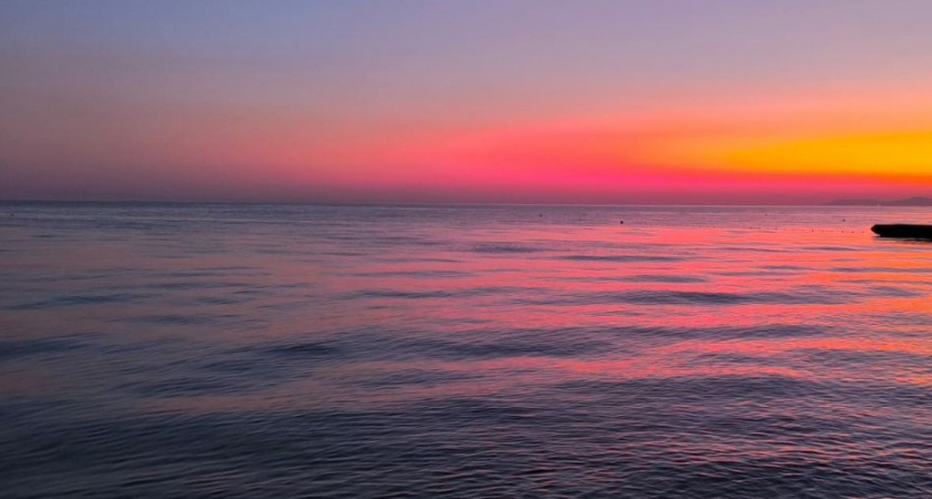 «Чистое море, белоснежный песок и фрукты за копейки»: отпускники делятся первыми отзывами о райском отдыхе в Абхазии-2025