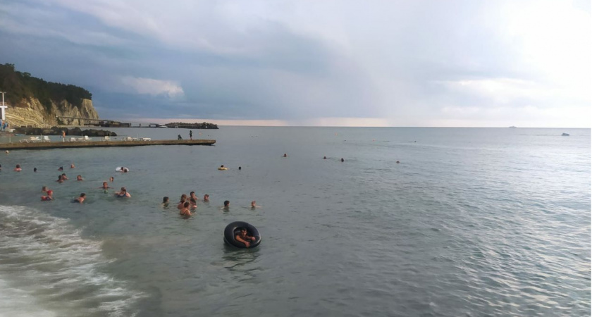 Анапа накрылась «мазутным» тазом — увидели своими глазами: пустующие отели, вонючая вода