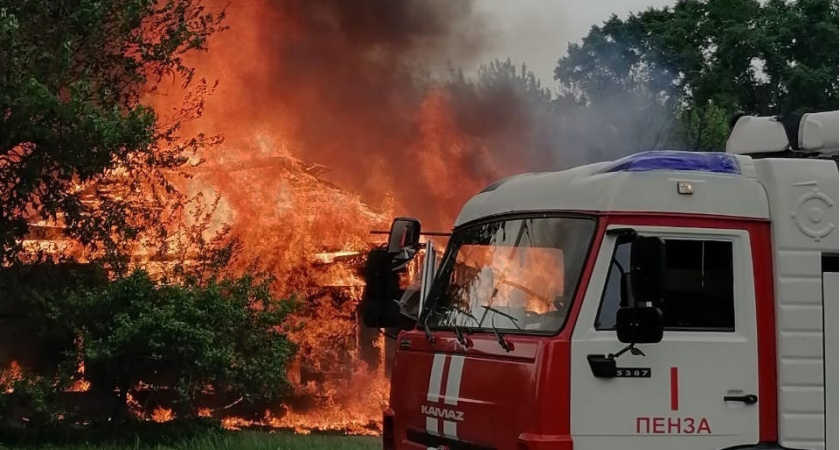 В пожаре в Бессоновке погиб 26-летний мужчина