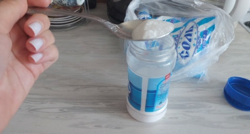 Стала мыть полы солёной водой — и вся семья заметила перемены: зачем добавлять соль в воду для уборки