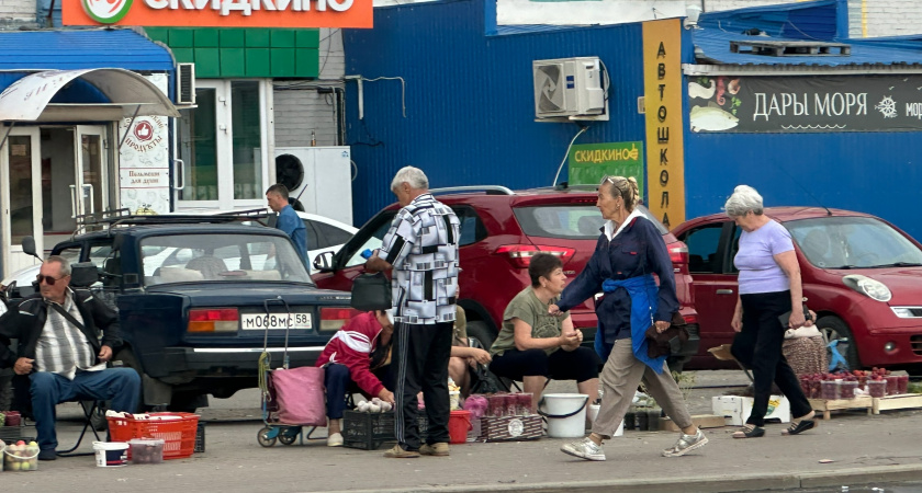 5 лет торговал на обочине за копейки, пока к столу не подъехал большой чёрный джип и дал один совет