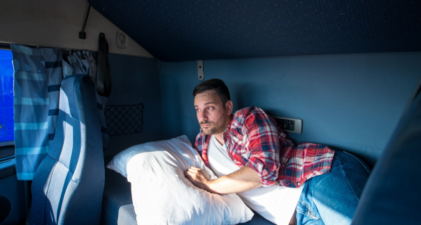 "Ночная истерика в вагоне РДЖ: четыре баула, две фурии и я" - россиянин решил рассказать про бессонную ночь в купе   