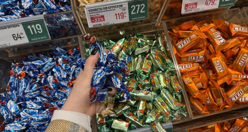 Взяла 5 конфет в «Пятёрочке», у продавцка на кассе получилось 320 грамм. Вот так нас обвешивают в магазинах