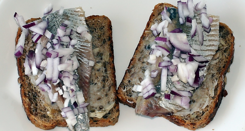 Все подруги давно делают по моему рецепту: селёдка пряного посола вкуснее, чем с рынка, — нужно знать всего одну хитрость