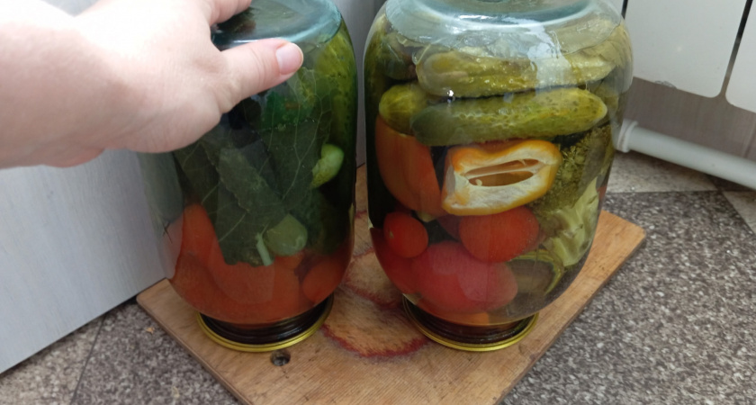 Вкус этих маринованных помидоров украл мое сердце - даже заливка съедается «под чистую»