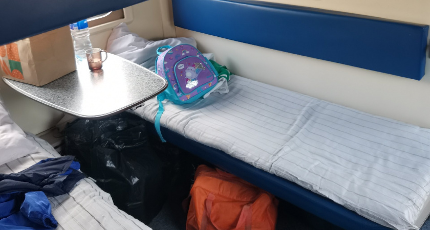 Сама не ожидала, но отстояла нижнюю полку в купе РЖД у хамоватой соседки: теперь говорю именно эту фразу - всегда работает 