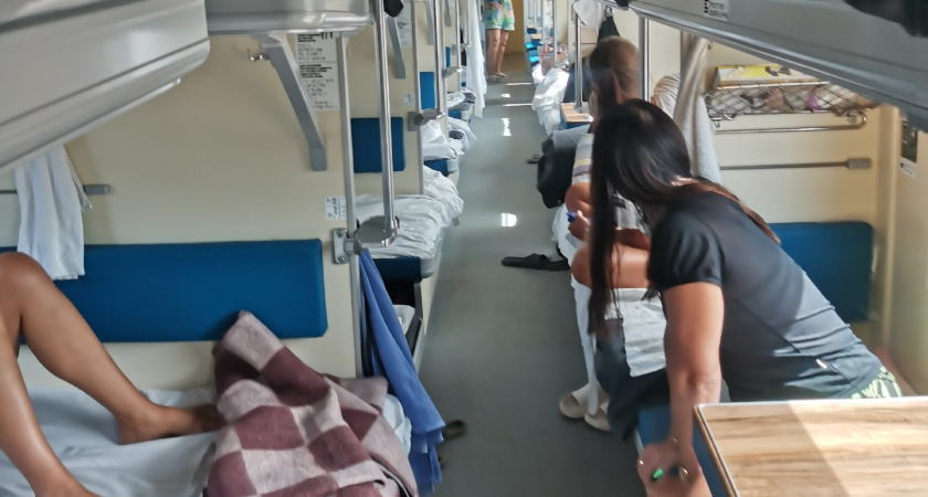 Входим, а наши места заняты мамой с ребенком - теперь знаю как действовать, чтобы не лишиться нижней полки в купе РЖД