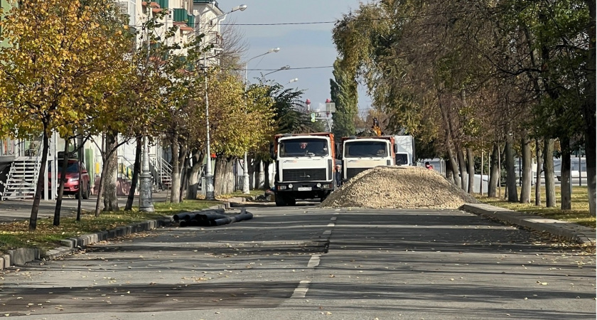 В Заречном на ул. Озерской продолжаются ремонтные дороги