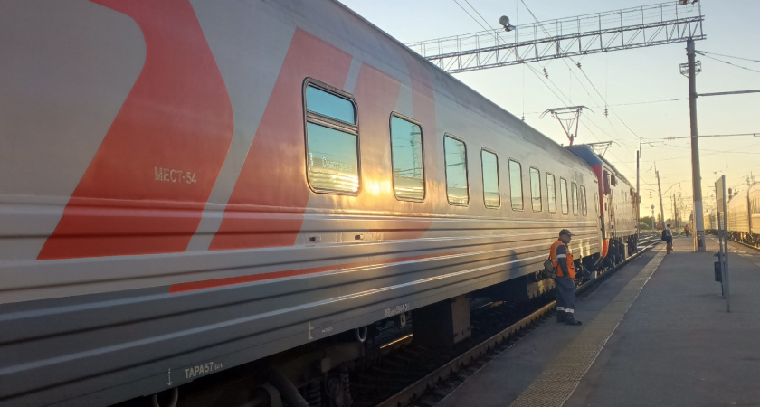 Уступил женщине на ночь нижнюю полку, а утром попросил обратно - она отомстила: больше так не делаю 