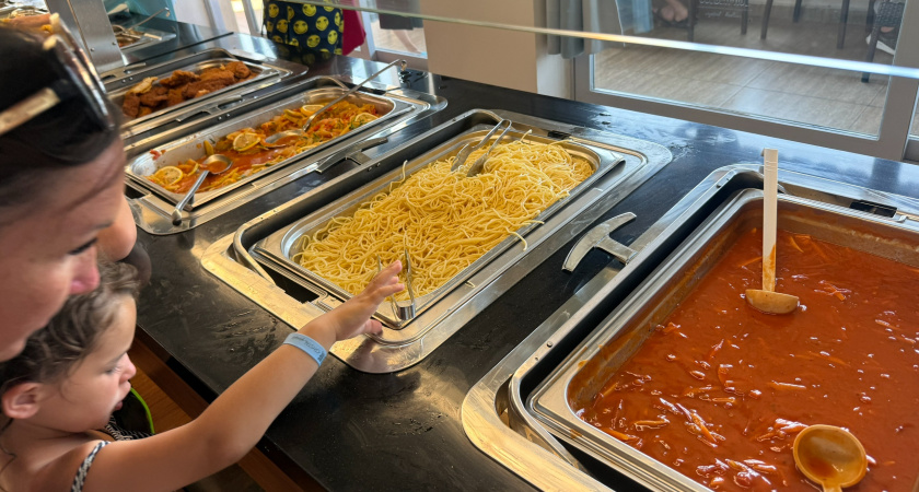 Какую еду "перерабатывают" повторно со шведских столов Египта и Турции: честно рассказал сотрудник отеля - запомните раз и навсегда 