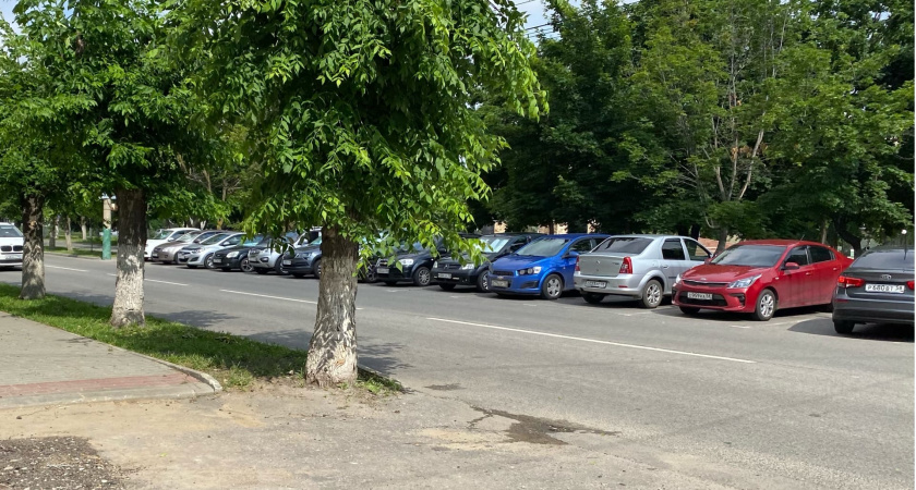 Пензенцы поинтересовались, почему ограничили стоянку транспортных средств на ул. Тепличной