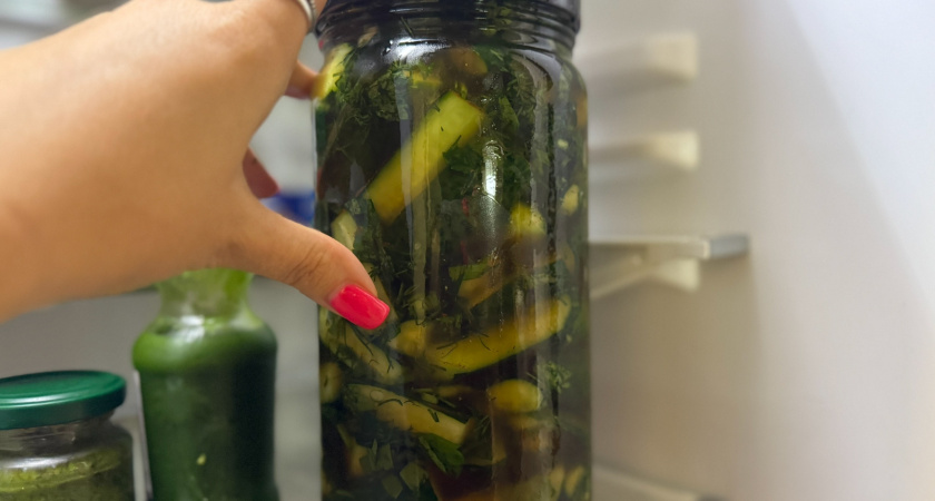 Разобралась, почему солёные огурцы становятся пустыми внутри - теперь закрываю так: всегда получаются хрустящие и плотные огурчики  