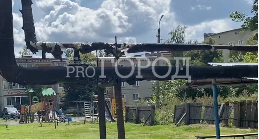 На благоустройстве хоккейной коробки  в Сердобске власти поставили крест