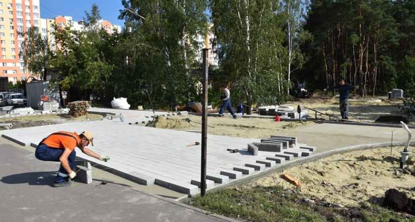 Олег Денисов проверил ход работ в сквере «Семейный» на ГПЗ