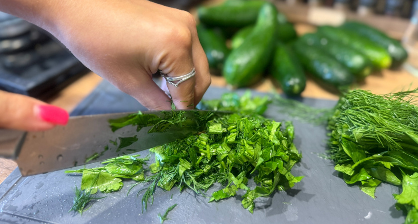 Ароматная приправа из зелени на зиму. Простой рецепт