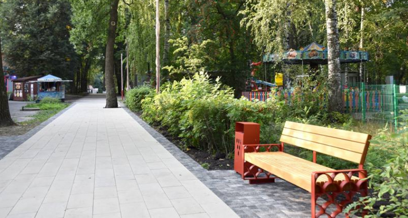 Олег Денисов проверил, как благоустраивается парк Белинского