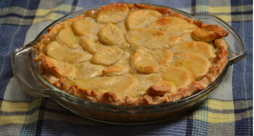 Рецепт насыпного яблочного пирога «Три стакана»: проще шарлотки, а результат впечатляет.