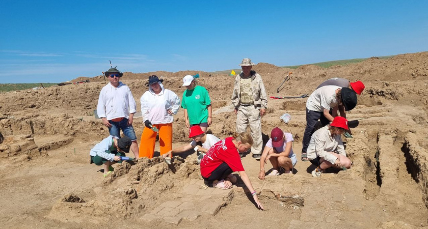 Пензенские археологи вернулись домой после раскопок в Астраханской области