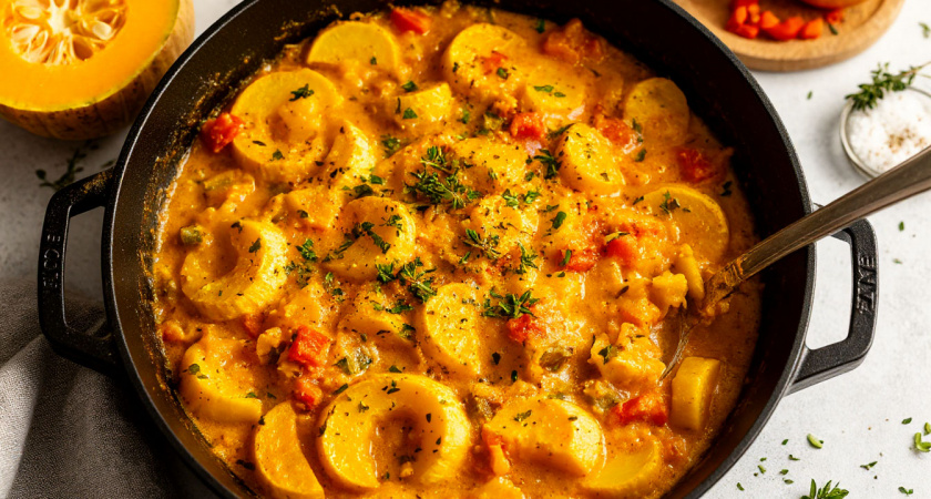 Рецепт овощной запеканки из кабачков на сковороде: быстро, полезно и вкусно