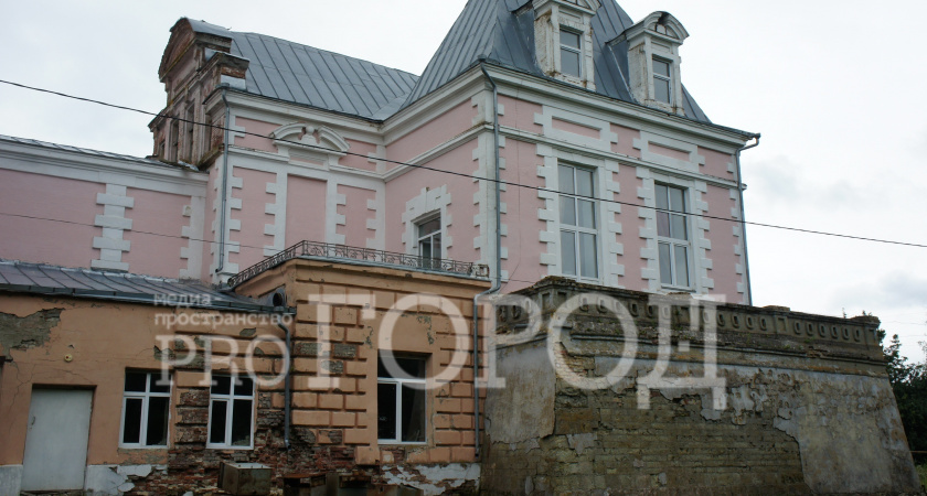 «Как обухом по голове!»: сельскую школу решили закрыть в Пачелмском районе за три дня до учебного года