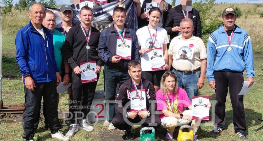 Пензенский Дон Кихот установил новый собственный рекорд по гиревому спорту на фестивале в микрорайоне Заря