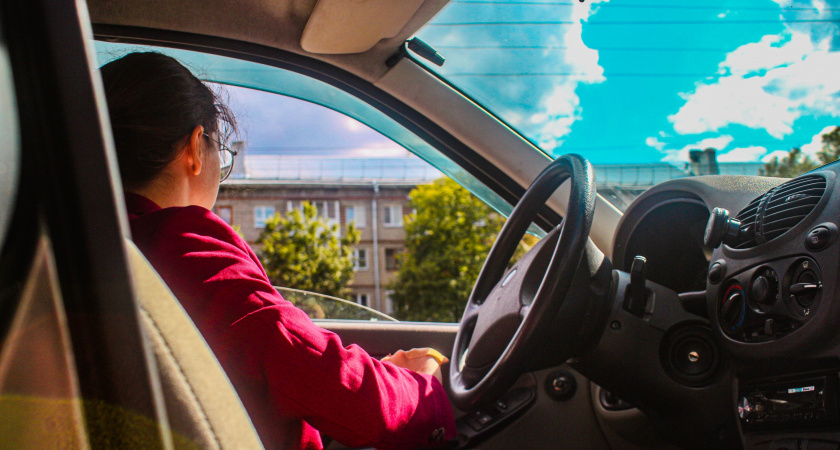 Почему водители оставляют руль вывернутым на 180 градусов 