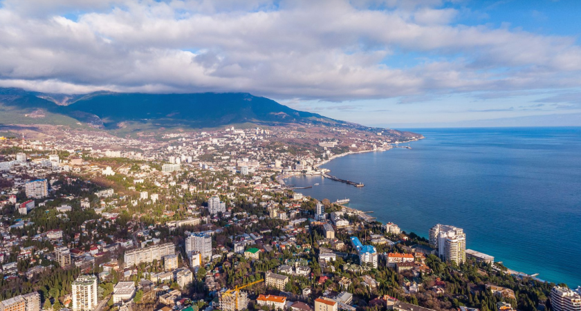 Как живут обычные люди в Ялте: реальность без туристического глянца