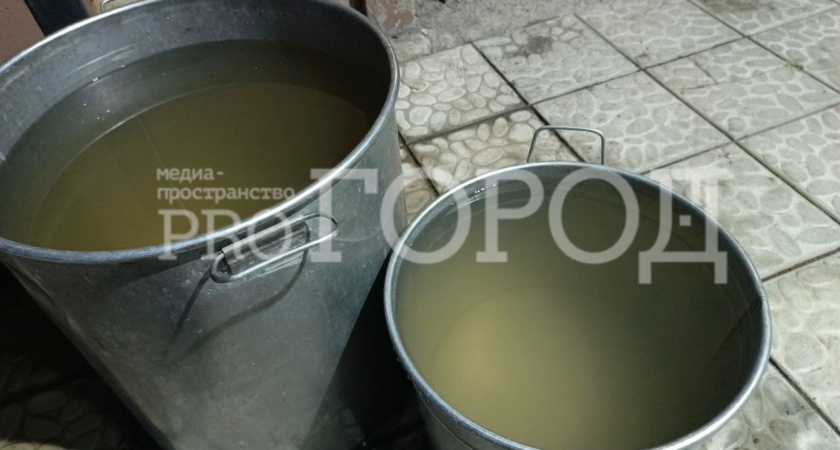 «Весь микрорайон уже вопит в один голос!»: жители Зари почти четверо суток сидят без воды 