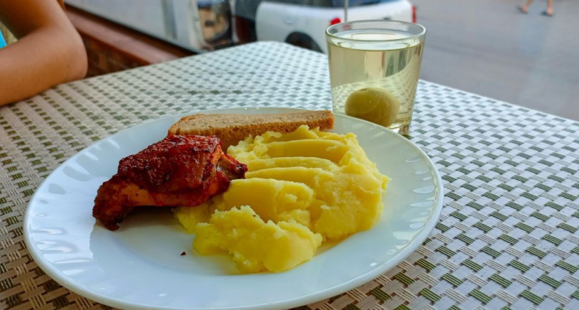 Цены в сочинских столовых: сколько реально стоит питание туриста в день