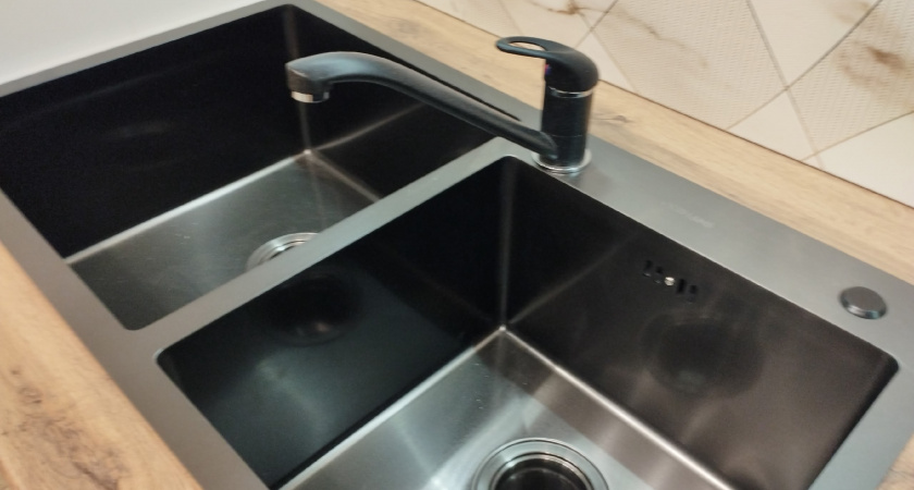 Зачем сантехники собирают мешочки от смесителей. Неожиданный лайфхак для ремонта