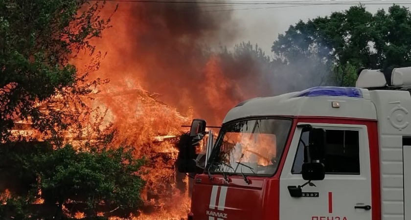В Пензе на Рахманинова сгорел автомобиль