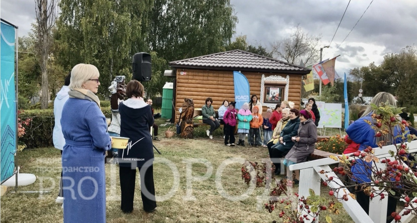Юбилей ахунского теремка сувениров супруги Небесные отметили посадкой деревьев и чаепитием с самоваром: как все прошло  