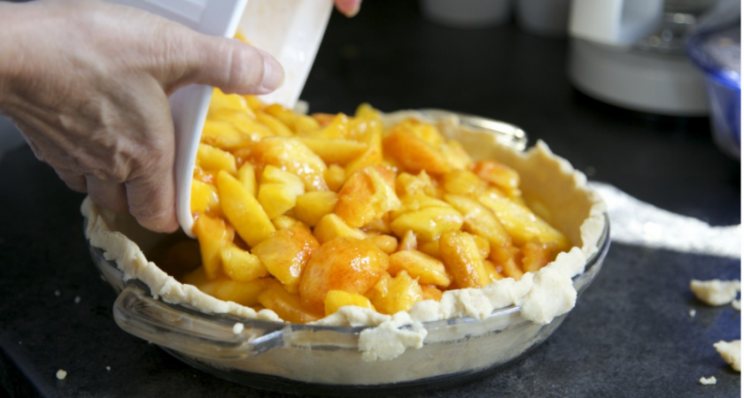 Классическая шарлотка с антоновкой. Простой рецепт от Ларисы Рубальской