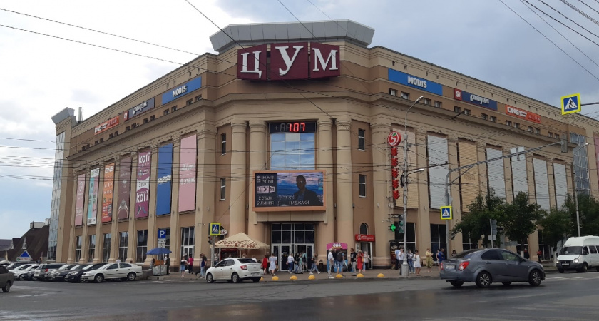 В Пензе у ЦУМа образовался настоящий «фонтан» кипятка