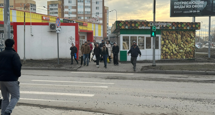 Когда можно ехать, если пешеход на переходе? Разбор ПДД 