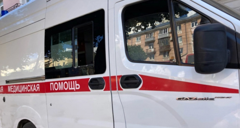 В Кузнецке столкнулись три автомобиля: пострадали семь человек