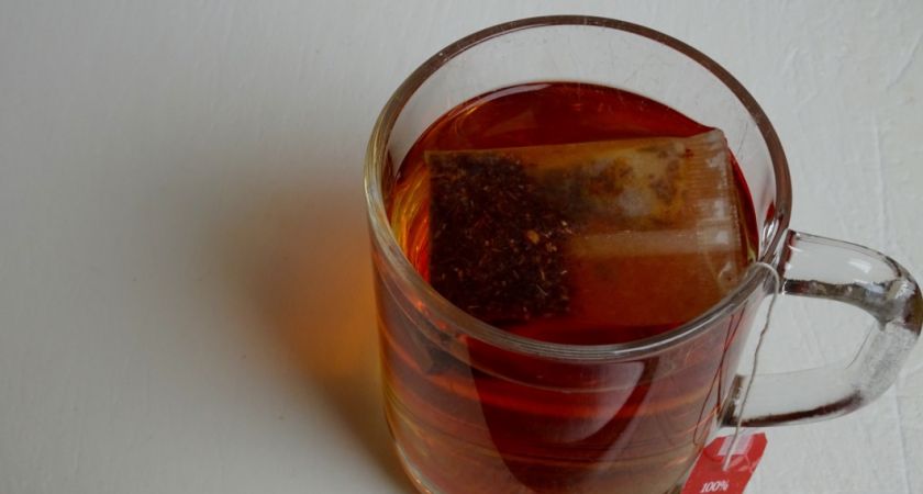 Можно ли заваривать чайный пакетик повторно? Разбираем мифы о вреде и реальные факты