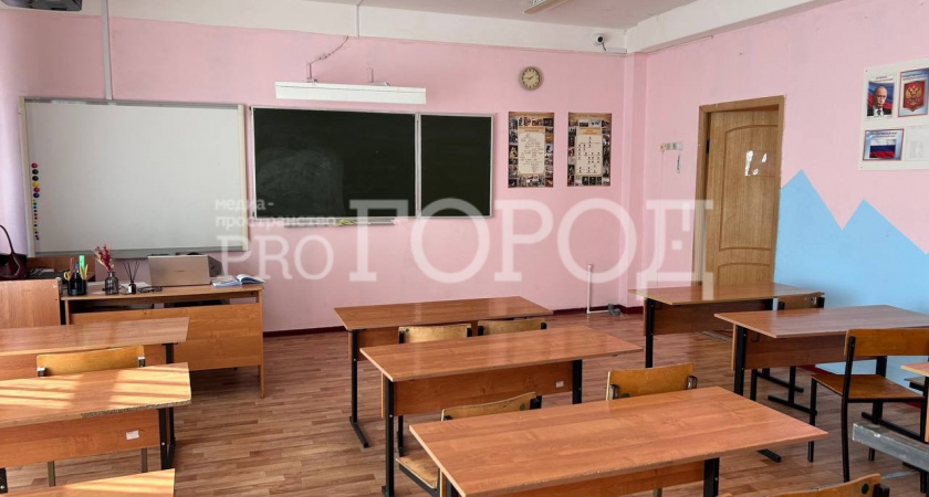 «Дети возвращаются в темноте»: из-за затянувшегося капремонта школы в Пачелме ученики вынуждены учиться вторую смену 