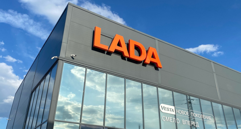 В Пензе по вине пьяного водителя на территории автосалона произошло ДТП