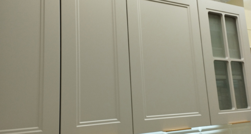 Простой способ вернуть кухонным шкафчикам идеальный вид без разводов